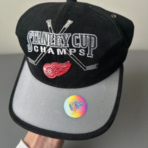 Vintage 1998 Detroit Red Wings Starter Stanley Cup NHL Hat - Picture 4 of 6
